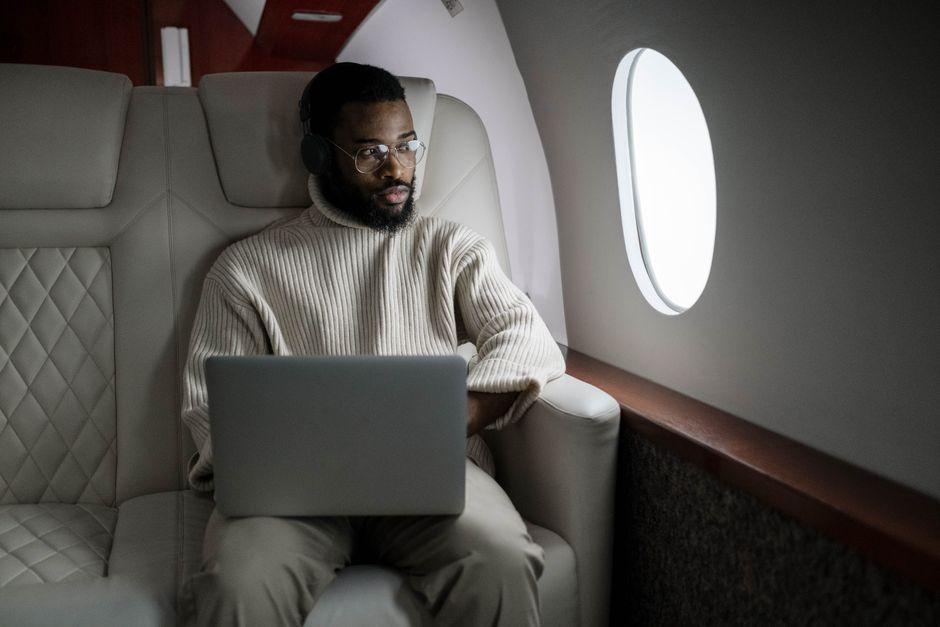 10 Hacks Every In-Flight Wifi User Should Know