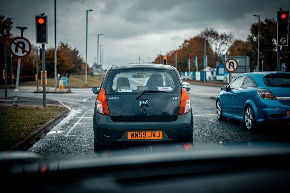 Learner drivers still waiting 20 weeks to book tests