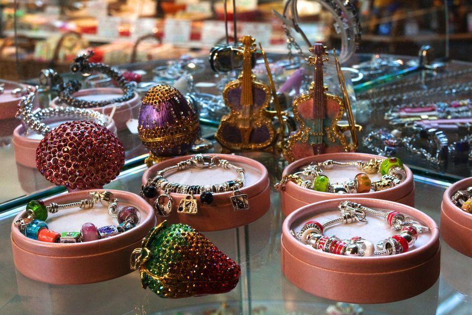 Mother's Day 2026 Gift Guide: Curated Items from Budget to Luxury