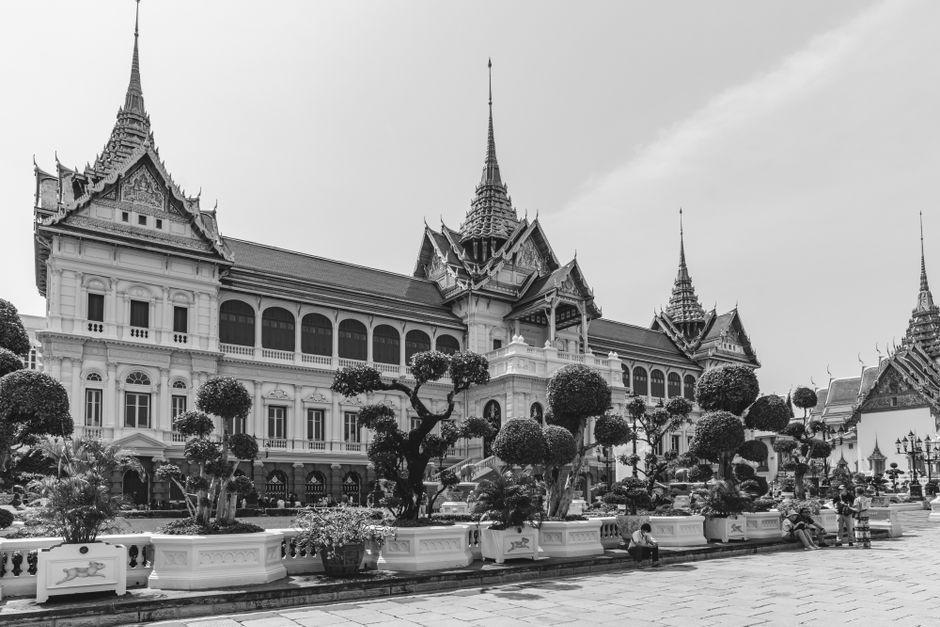 อภิสิทธิ์ ชี้ พ.ร.บ.งบประมาณ 2570 ส่อขัดรัฐธรรมนูญ