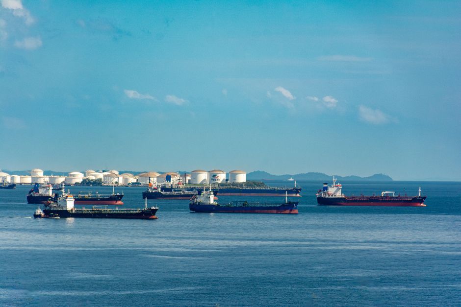 Oil prices fall on hopes Strait of Hormuz could reopen
