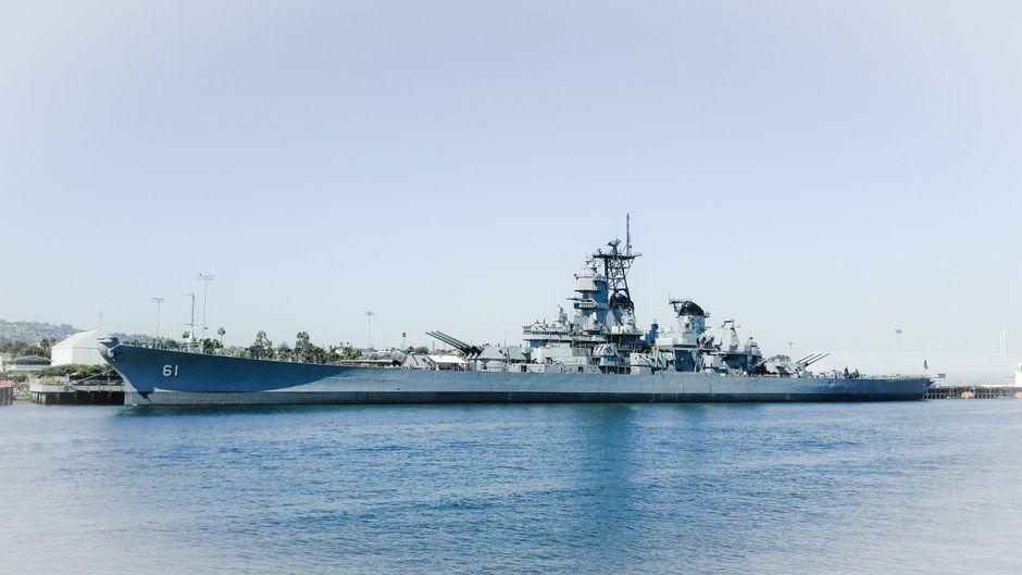 US strikes three Iranian oil tankers after warships targeted