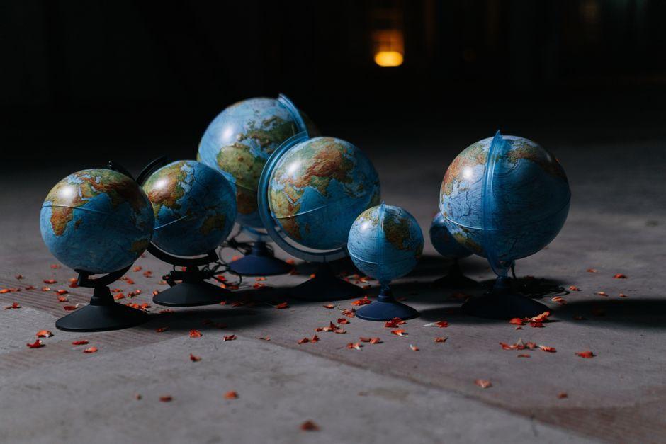 Rendering a Live 3D Earthquake Globe on iOS From the USGS Feed