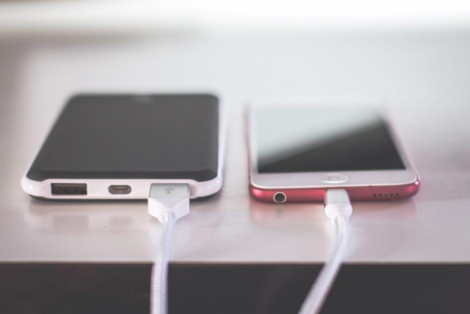4 Smartphone Settings to Extend Battery Life on iOS and Android