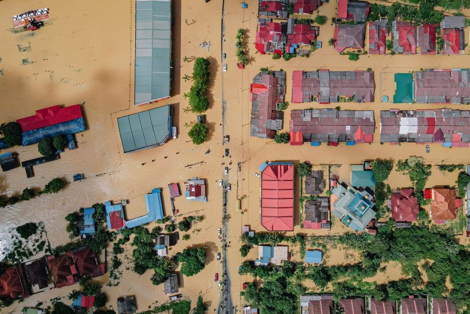 Anutin Inspects Floods in Saimai, Fears 2011 Crisis