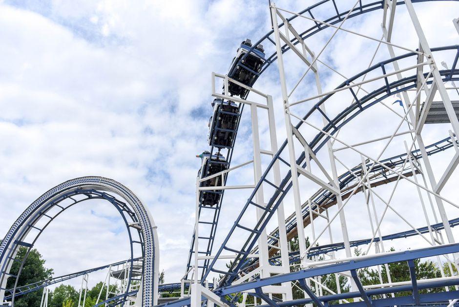 Dolly Parton Passes at 80: How Dollywood Bucks the Trend