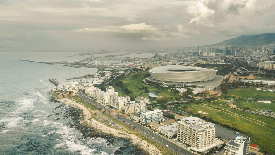 South African airline defends low-altitude aerial stunt