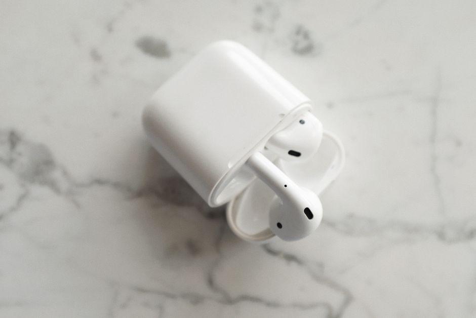 Leaked Video Shows Apple AirPods Equipped with Built-in Cameras