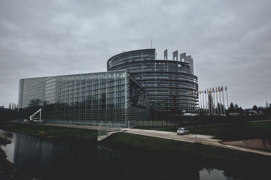 US Startup Guide to European SMS Alert APIs & GDPR
