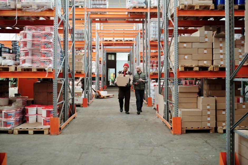 Apple Stockpiles Inventory as It Braces for Supply Constraints