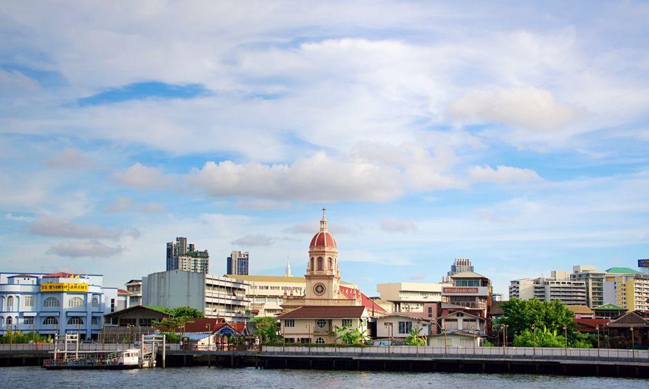 Editorial Exposes Gray-Market Chinese Capital Infiltrating Thai Universities