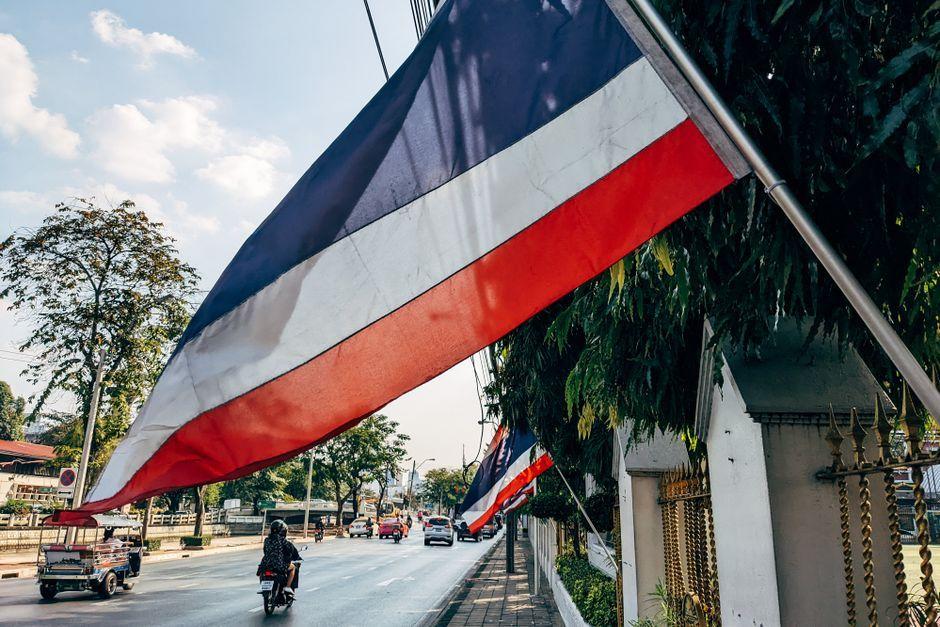 Newin to Meet Boonying in Ratchaburi Amid Rumors of 10 MPs Shifting Alliances