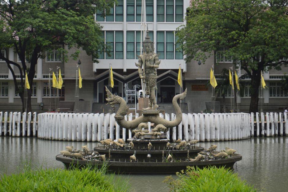 อนุทินสั่งคุมเข้ม 10 ล้านกระบอก รื้อใบอนุญาตปืนอายุ 3 ปี ด้านปชน.จี้ กกต. เคลียร์ปมเส้นเงิน 8.6 แสน