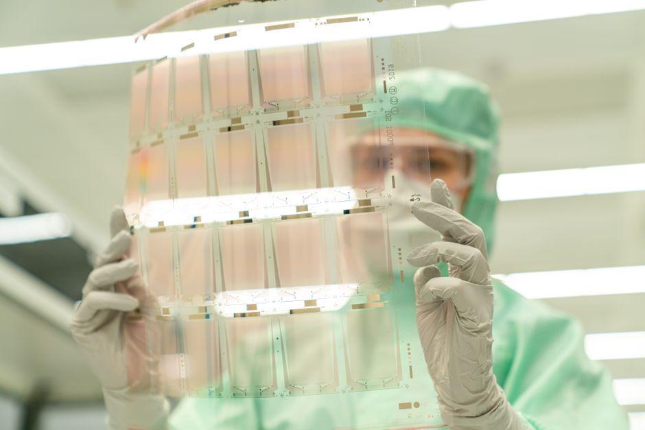 ASML เผยค่ายชิปยักษ์ใหญ่รับเครื่องจักร 400 ล้านดอลลาร์
