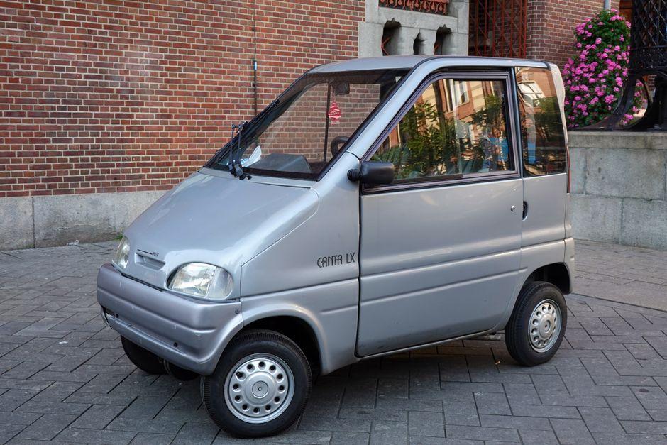 Chip Motors' tiny electric LUV features remote driving and 25 mph speed