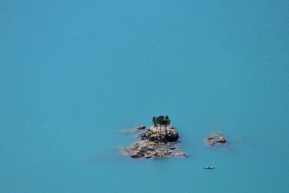 Trump signs order to rename Lake Ontario as Lake America