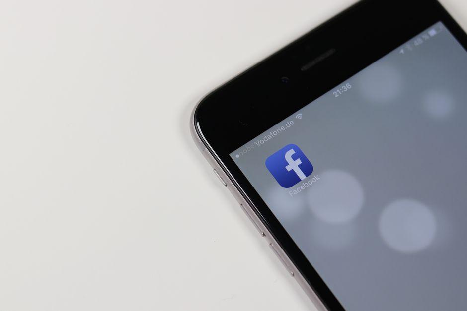 Facebook เปิดตัวระบบยืนยันตัวตนด้วยวิดีโอเซลฟี่ รับเครื่องหมายติ๊กถูกสีขาวฟรี