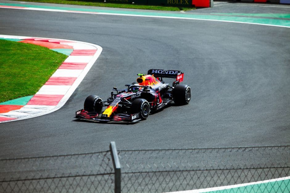 Fernando Alonso อยู่ต่อ F1 กับ Aston Martin ปี 2026