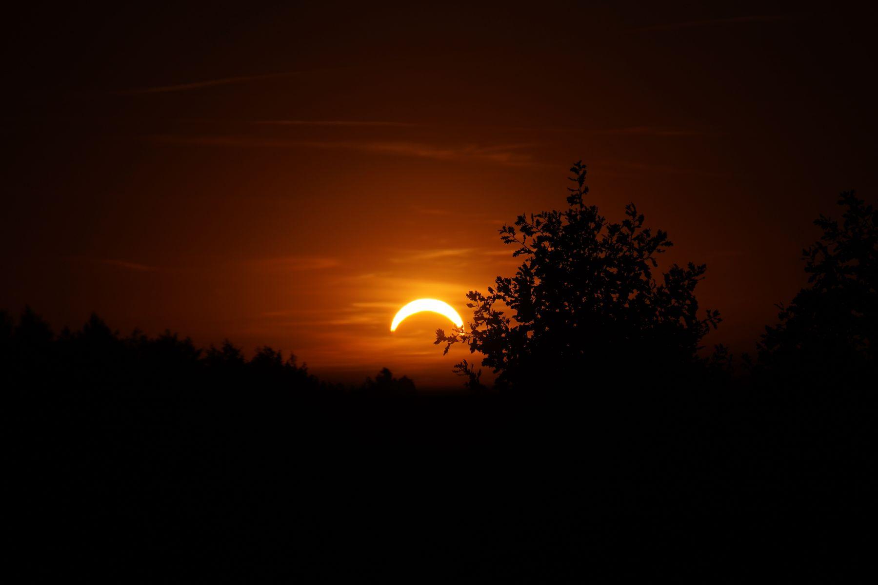 UK Set for Best Solar Eclipse Since 1999 as Moon Blocks Sun Across Europe