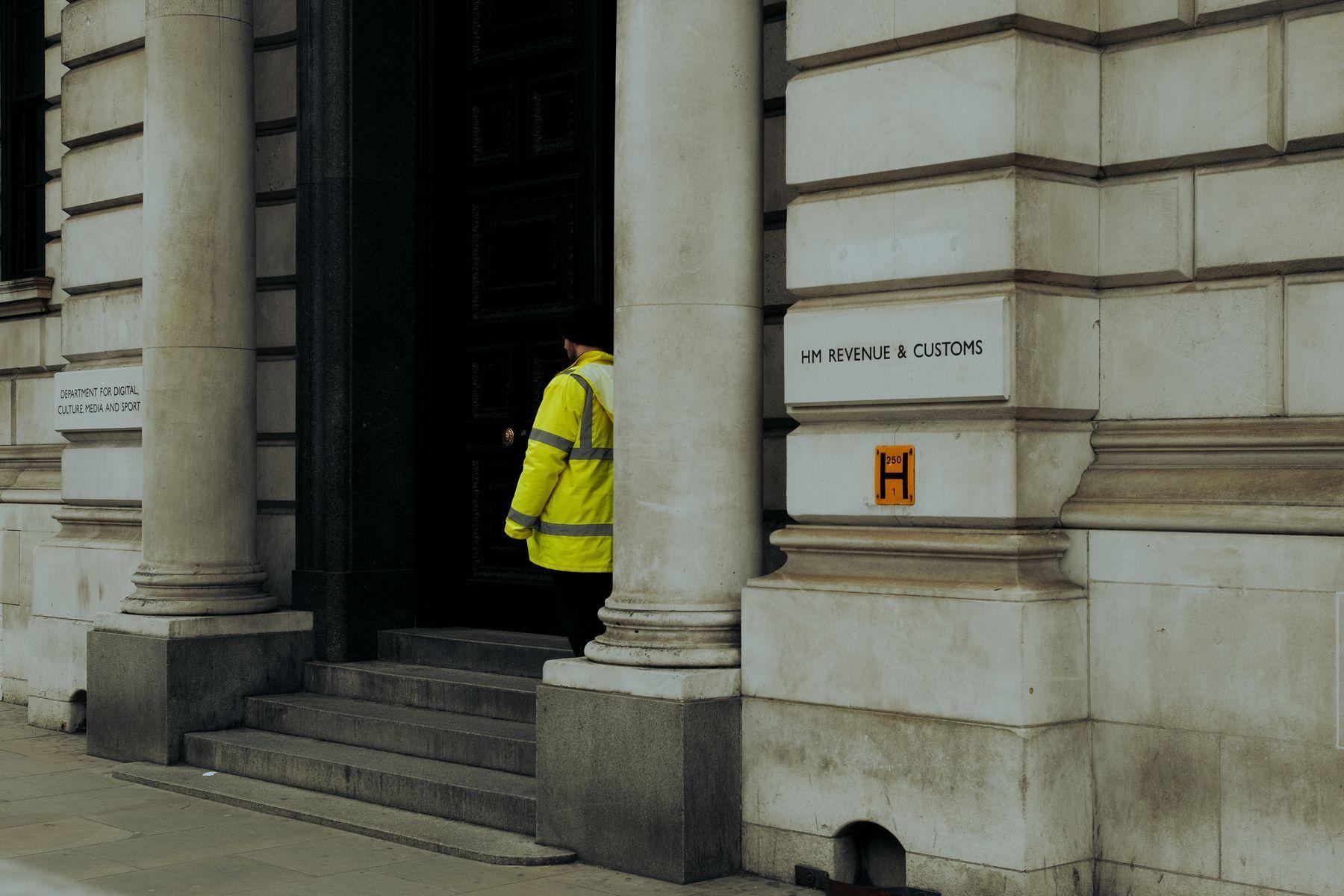 UK Home Office publishes behaviour guide for asylum seekers