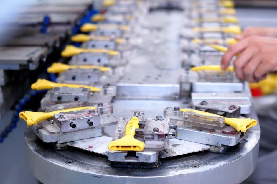 JLR เตรียมปลดพนักงานหลักพันคน รัฐมนตรีจ่อถกผู้บริหาร