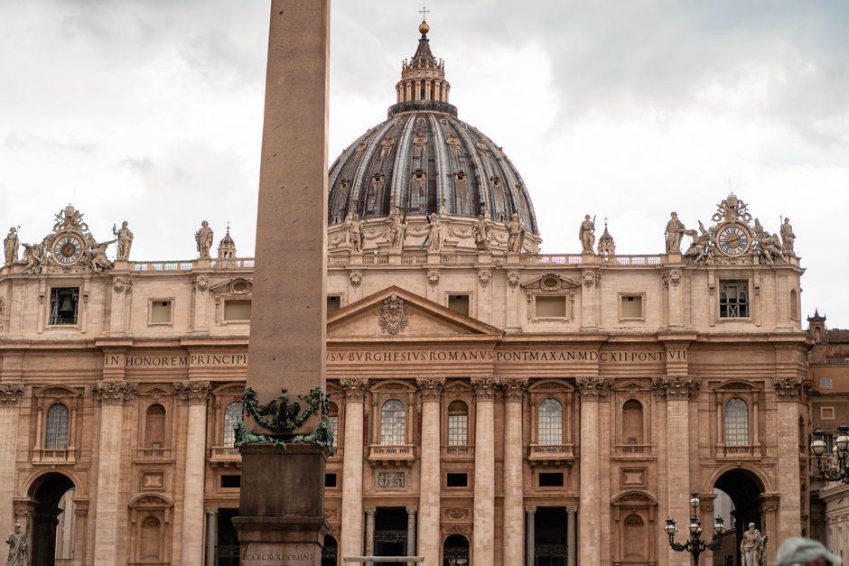 JR wraps Vatican Library in giant wave for AQVA 2026 exhibition