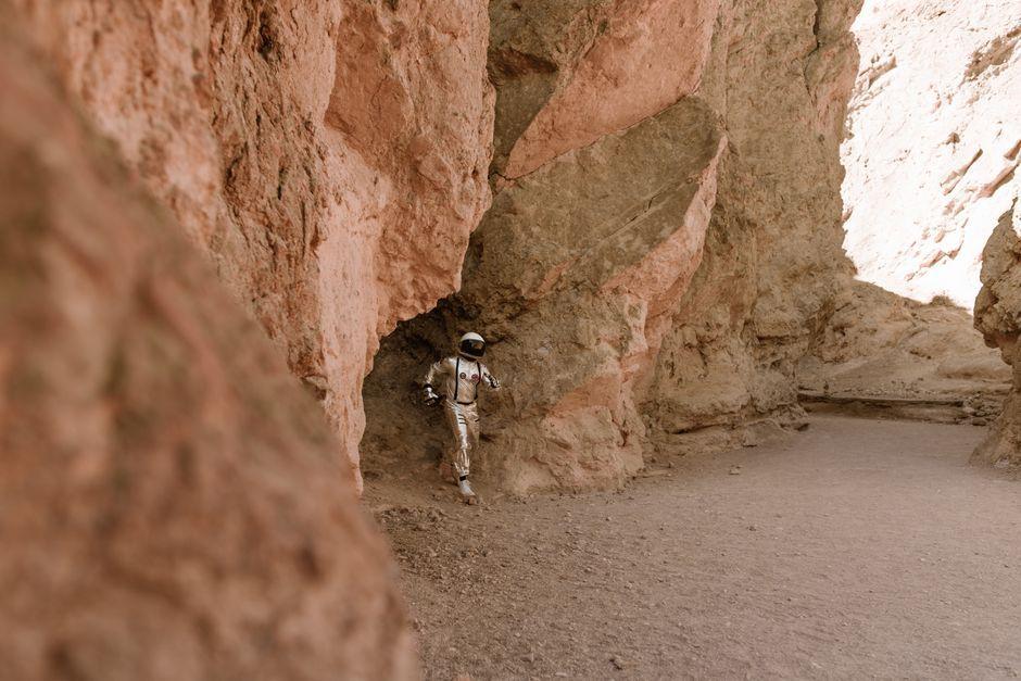 Martian Relics: ของใช้ในบ้านจากเหล็กอวกาศและดินอัด สะท้อนชีวิตบนดาวอังคาร