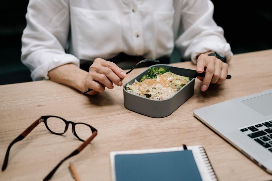 Meal Prep ทางเลือกประหยัดเงินชาวออฟฟิศ คุ้มค่าจริงหรือ พร้อม 5 เมนูทำตามได้ทันที