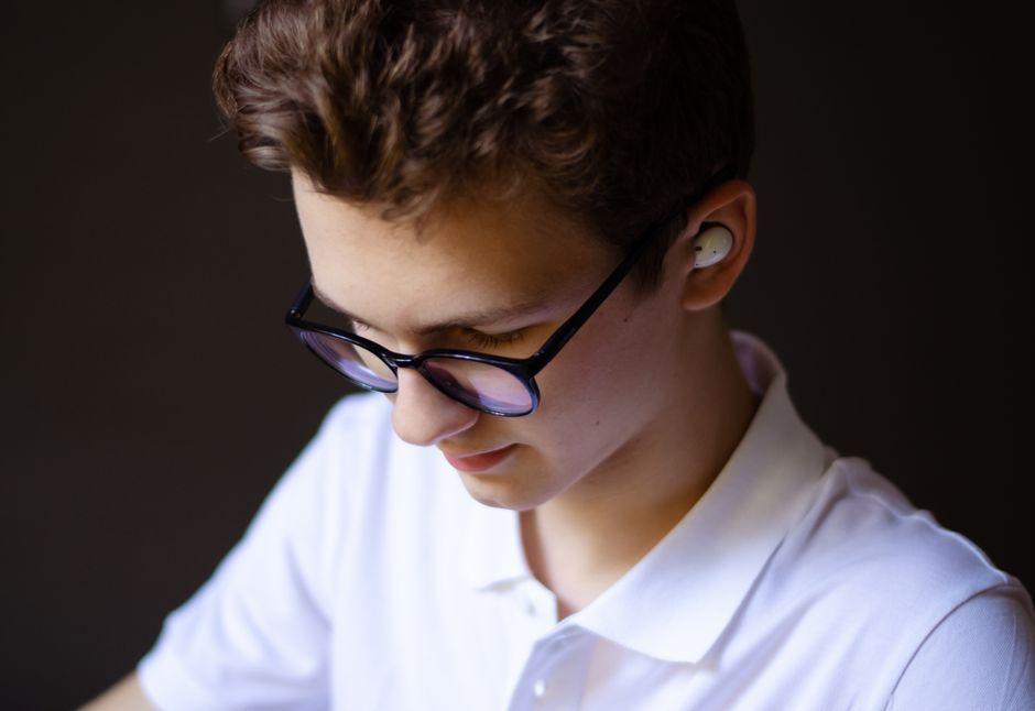 Meta AI Glasses: Rising Demand Sparks Privacy and Detection