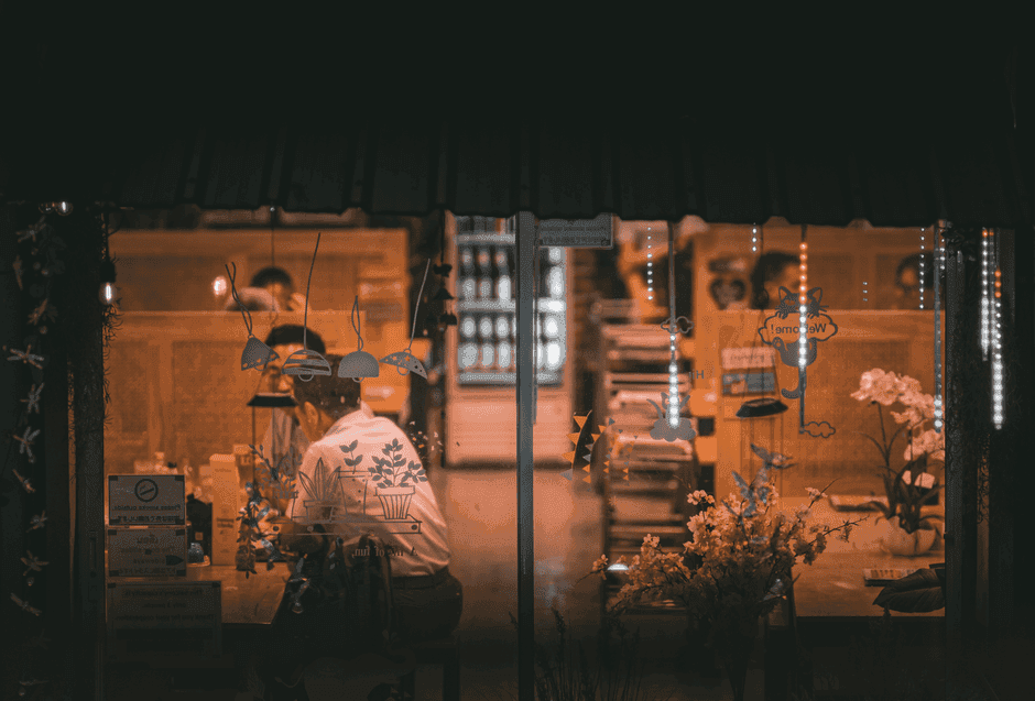 Forliva Cafe, Chachoengsao, highlights its signature fried chicken with spicy dipping sauce along the Bang Pakong River