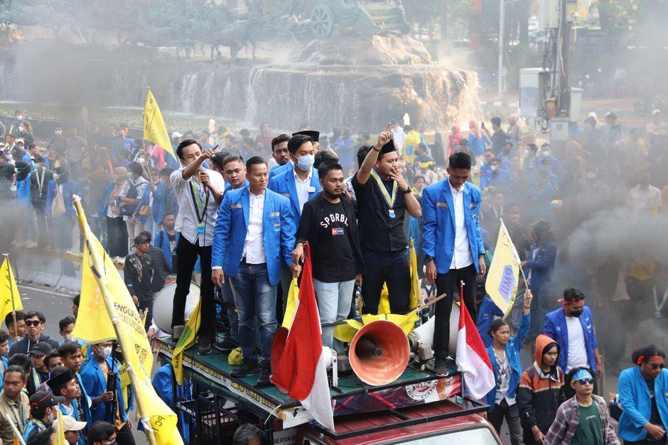 Thammasat Stagedaring Sit-in Protest Highlights Stalled Thai Constitution