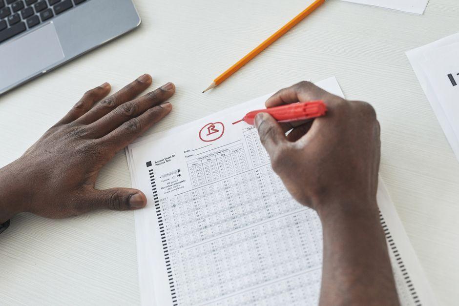 Local Administration Department Live-Streams Exam Grading to Guarantee Transparency
