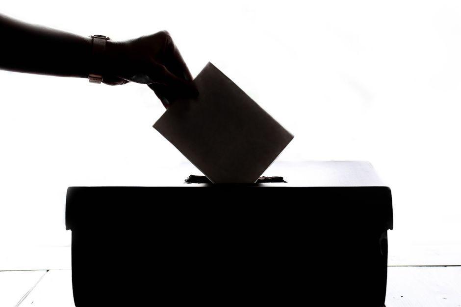 Sahasawat Urges EC and Labor Ministry to Appeal Social Security Board Election Ruling