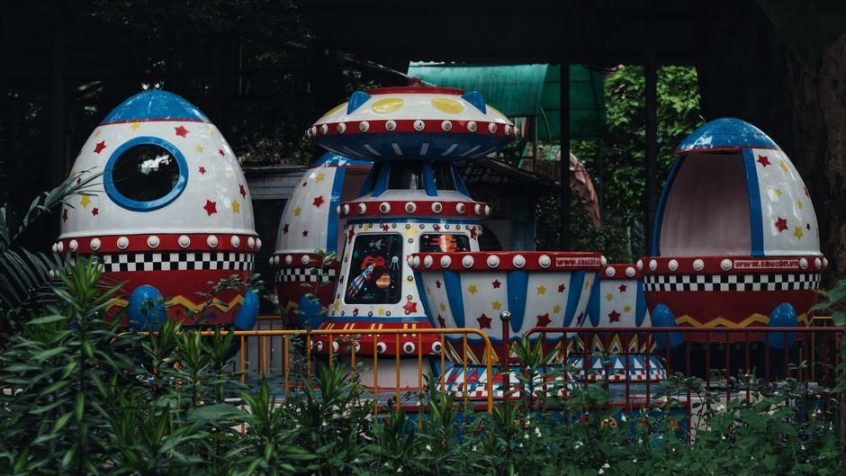 Lisa Manobal and Thanaerng Spotting Enjoying Theme Park with Chompoo Araya Kids
