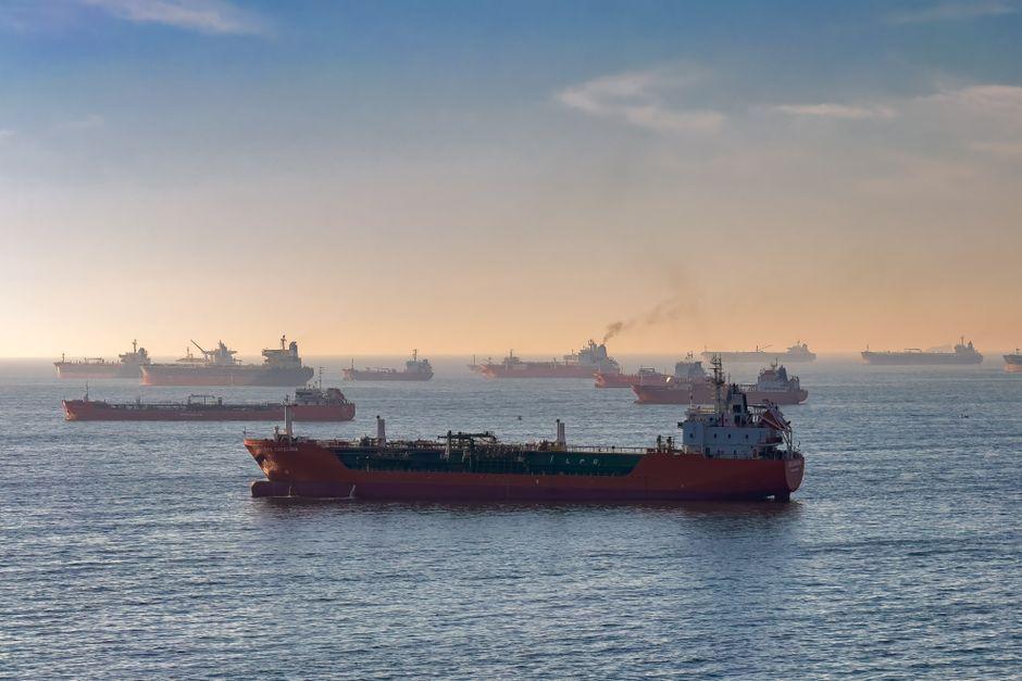 Hormuz talks positive, Oman says, as Iran warns deal would not open strait