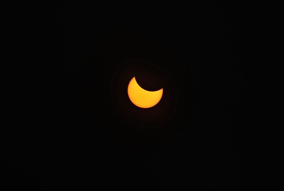 Eclipse chasers scramble for glasses as stocks run low