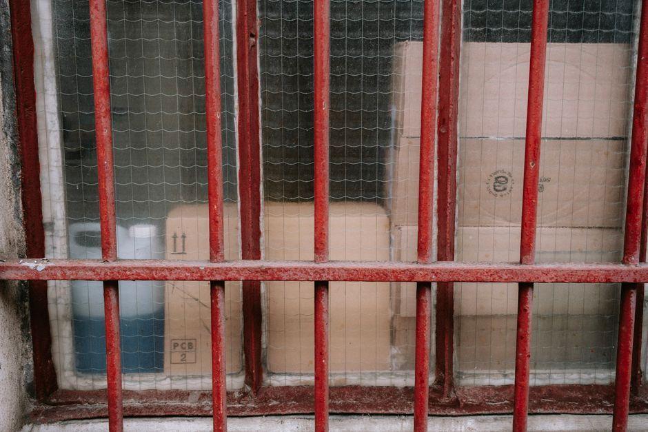 Germany raids secret warehouse in crackdown on channel boat gangs