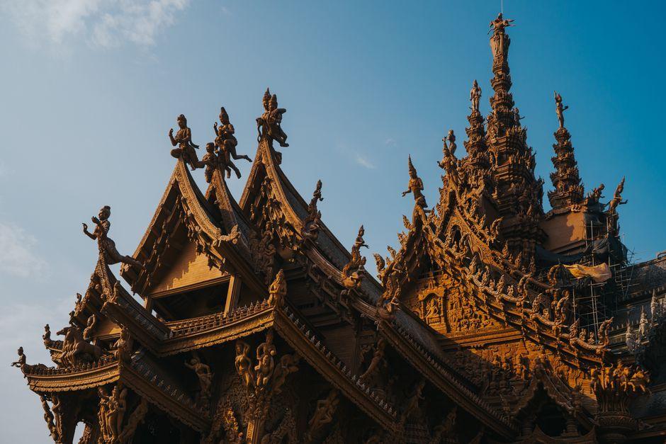 อาลัย โอเลี้ยง เชิญยิ้ม: คนบันเทิงร่วมสวดอภิธรรมคืนแรก