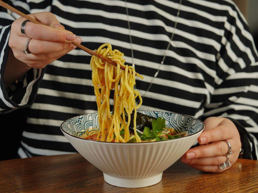 Ramen Side Dishes Guide: What Cuts Grease vs Carb Bombs