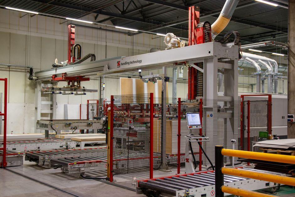 US builds drone and robot barriers as China retains scale