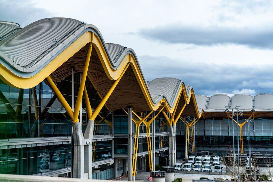 Airports Boost Capacity While Cutting Carbon Emissions