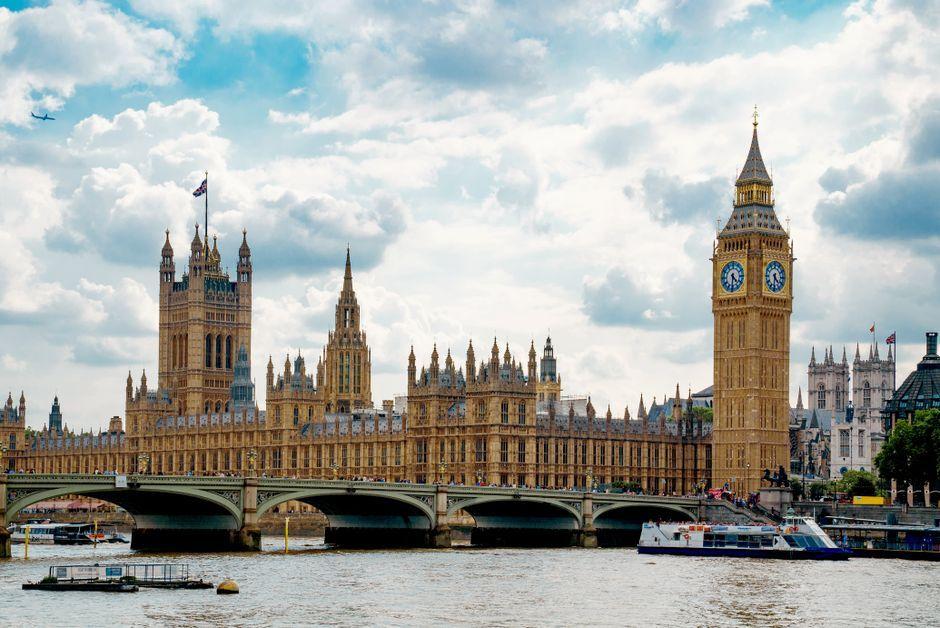 Badenoch accuses Burnham of stalling defence budget