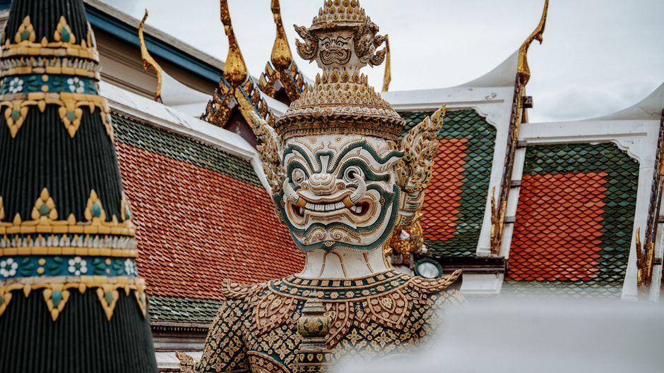 Thai Actress Poo Manthana Seeks Blessings from Phraya Phipek