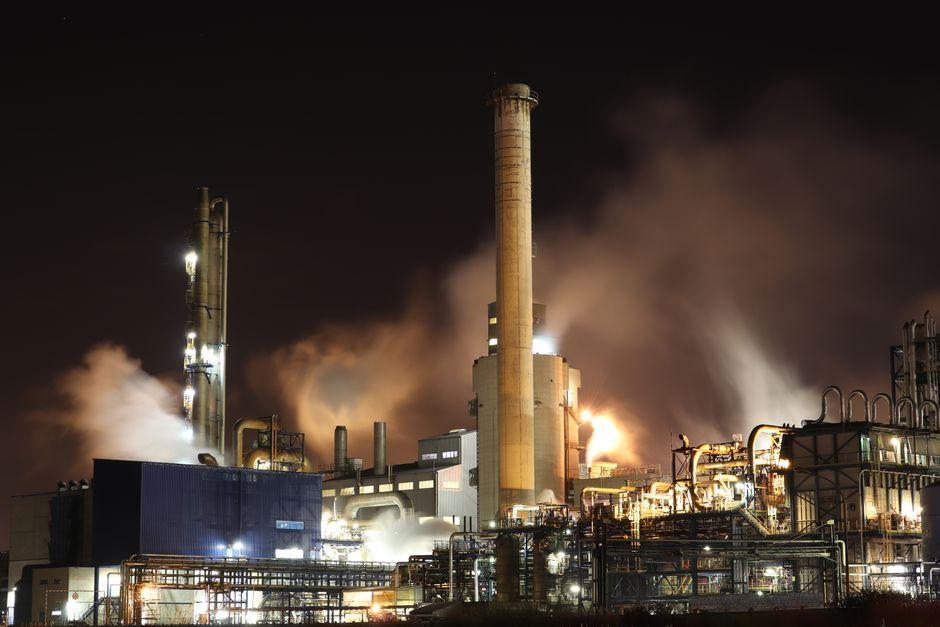US scraps limits on emissions from coal and gas power plants