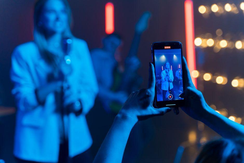 Beer The Voice hits back at netizen over Toey