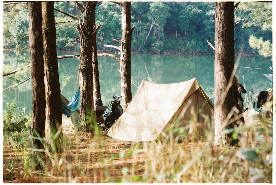 Arc Tent: Hammock-like hanging shelter by Tato Architects