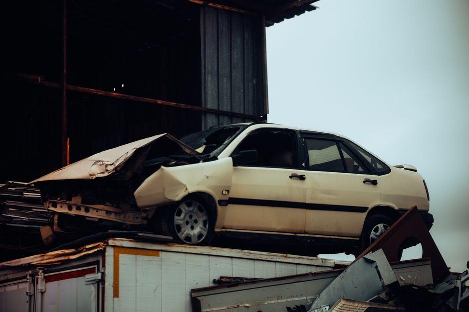 Song Hua Jai: Nadech, James, and Amanda in car crash