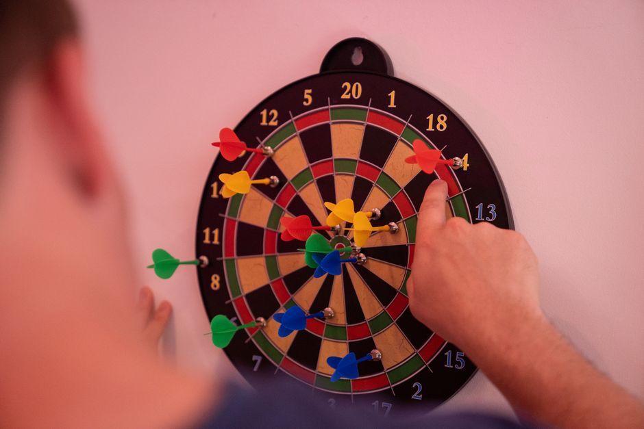 Luke Littler Shows Dominant Form to Crush Rock and Reach World Matchplay Semifinals