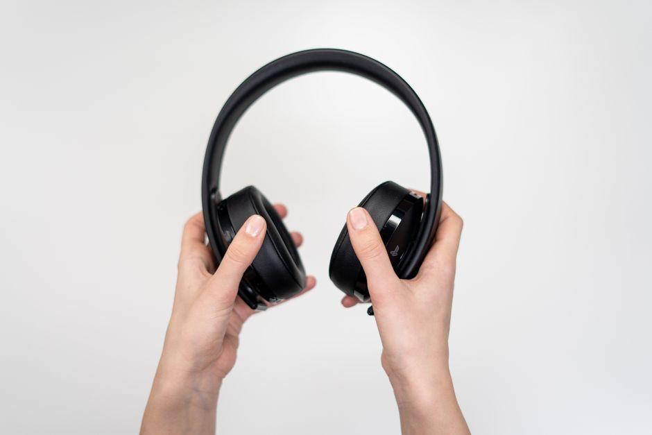 Samsung Develops New Over-Ear Galaxy Headphones for 2027