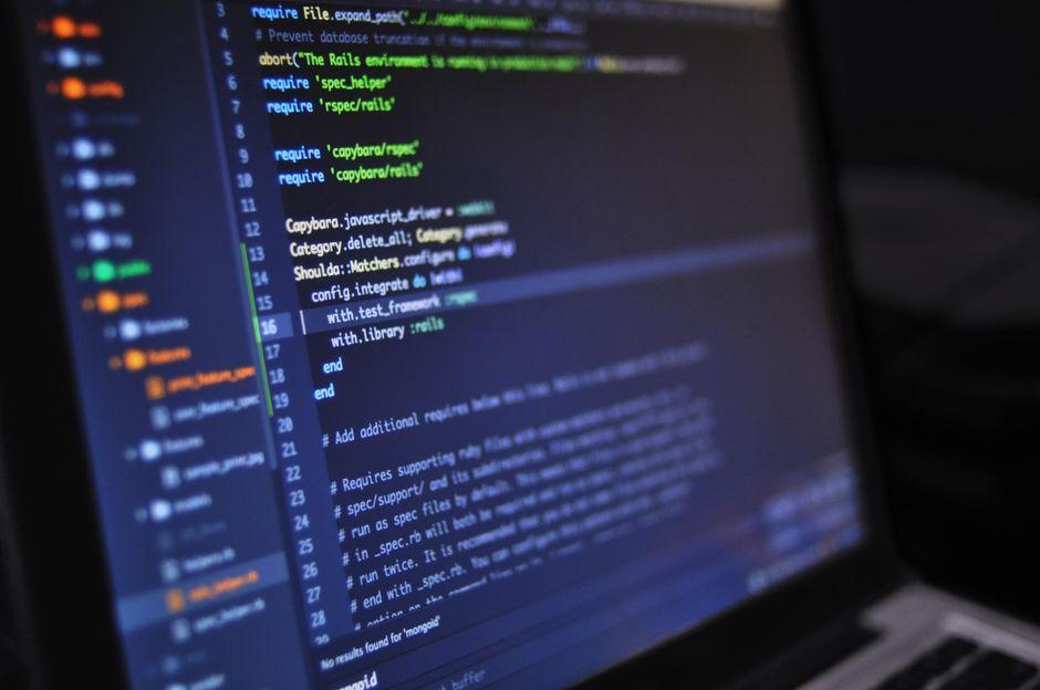 หยุดดีบัก Spark บนเครื่องจริง: ทำไม Docker ถึงดีกว่า